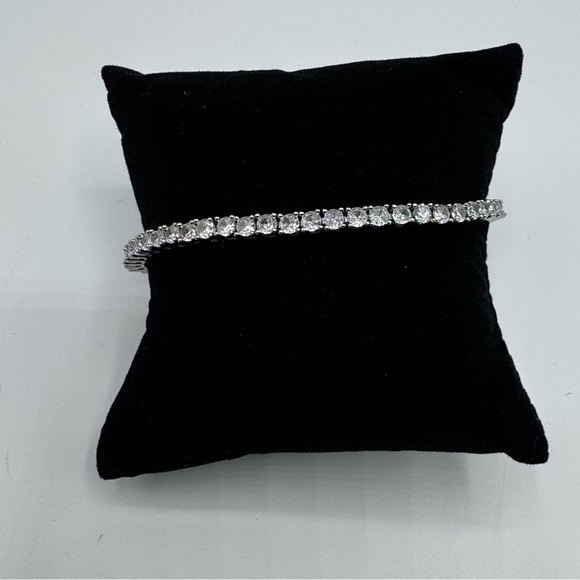 14k 8ct Tennis Bracelet - Picture 8 of 10